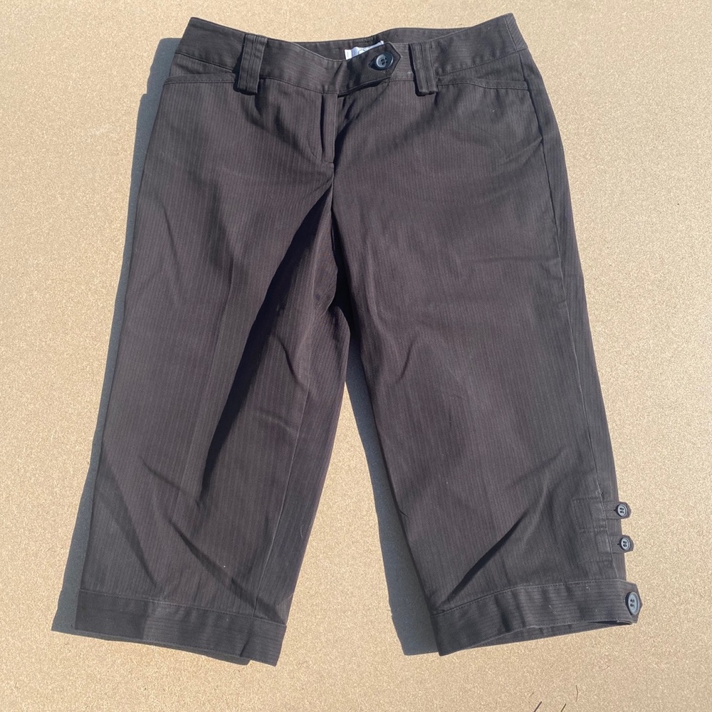 LOFT 4P Black capri with button details